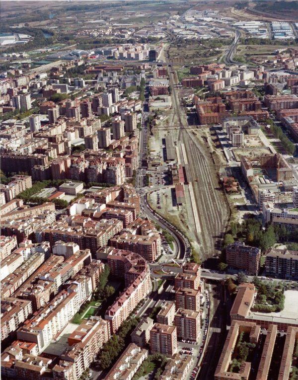 Vista del ferrocarril a su paso por Logroño, 2004