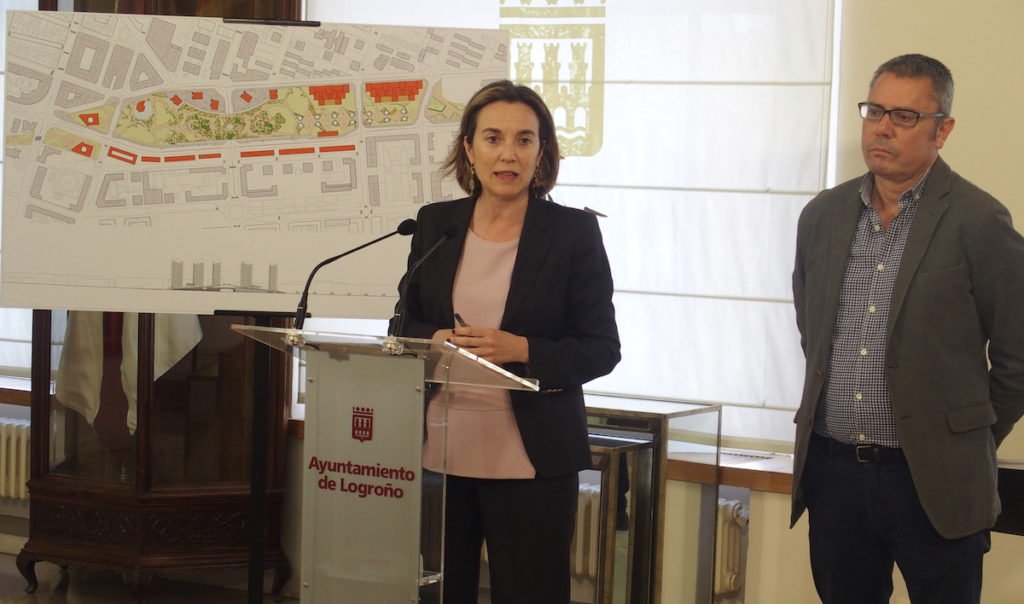 La alcaldesa de Logroño anuncia en rueda de presnsa la aprobación provisional de la Modificación del PERI Ferrocarril, marzo 2019